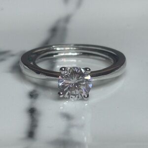 Clear CZ Solitaire Silver Tone‎ Costume Fashion Ring Women’s Size 8